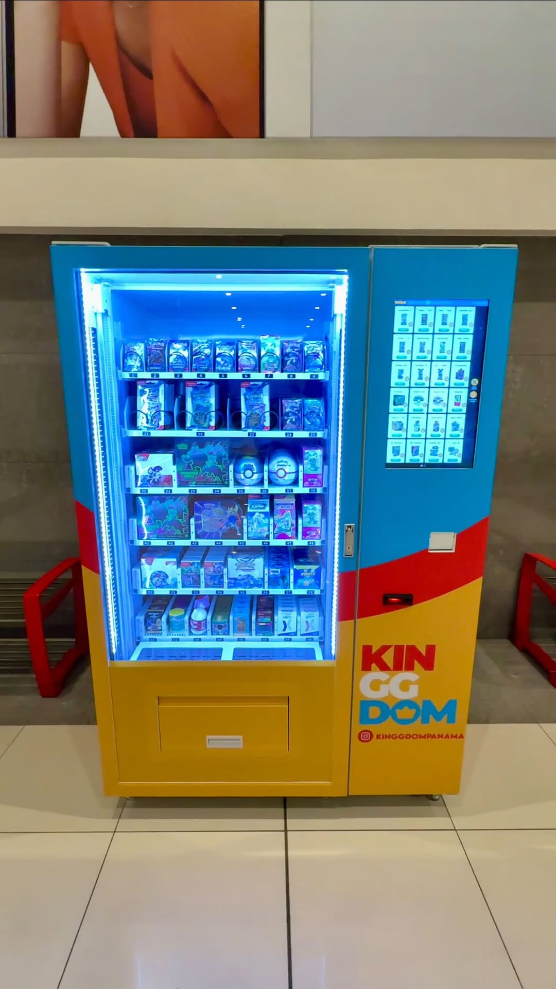 How a Panamanian TCG Retailer Scaled in a Shopping Mall Using the WM22 Smart Vending Machine